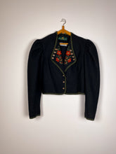 Charger l&#39;image dans la galerie, Vintage Austrian wool blazer
