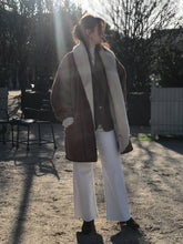 Charger l&#39;image dans la galerie, Vintage sheepskin coat
