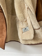 Charger l&#39;image dans la galerie, Vintage sheepskin coat
