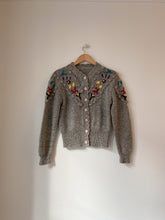 Charger l&#39;image dans la galerie, Vintage light grey cardigan
