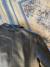 Charger l&#39;image dans la galerie, Vintage black leather blazer
